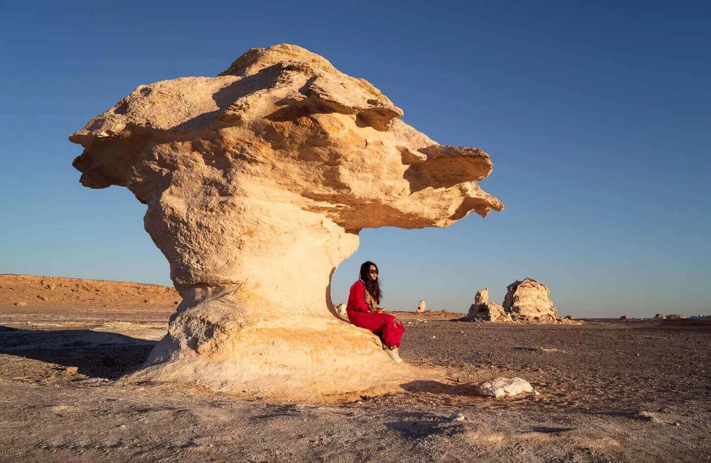 Du Caire au Désert Blanc — là où le temps change de forme